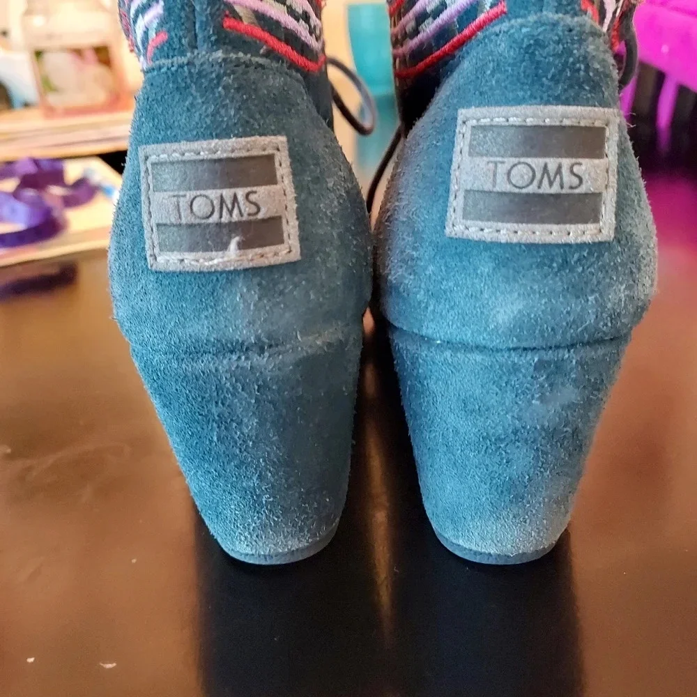 Toms Desert Suede Wedge Booties Size 6.5